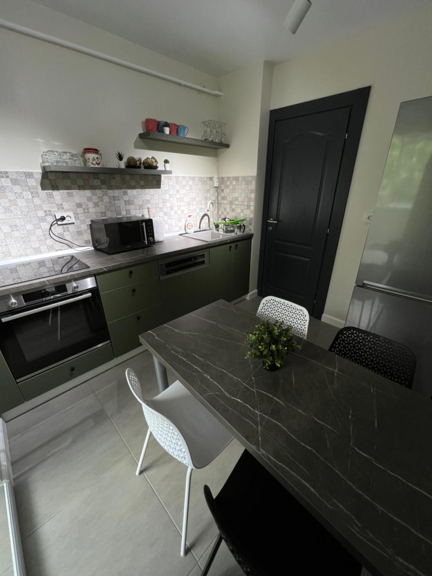 The Urban Hub 2 Apartment Iasi Exterior photo